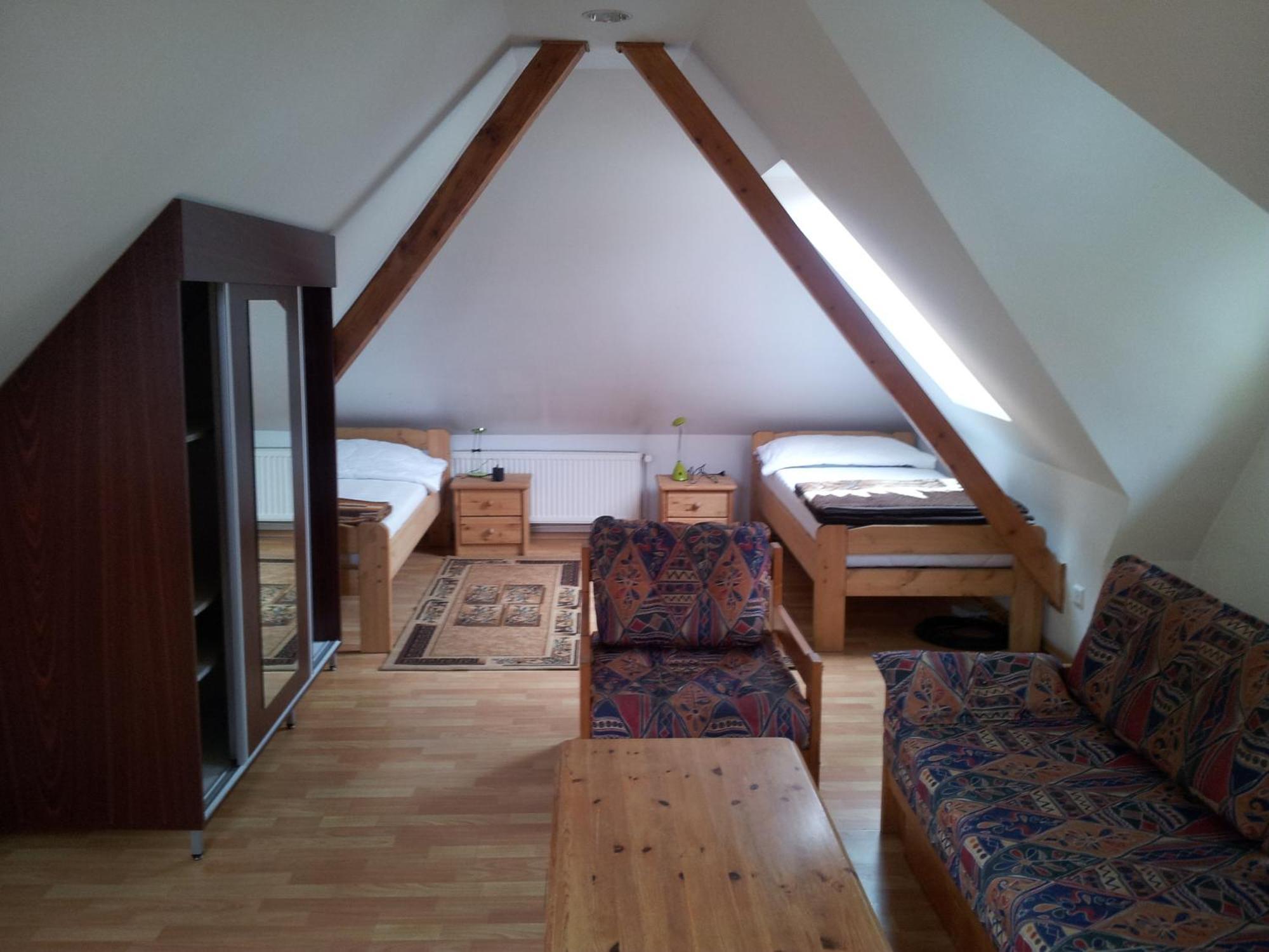 Gazde/Camere de închiriat Roza