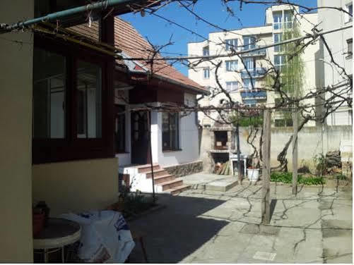 Roza Gazde/Camere de închiriat *